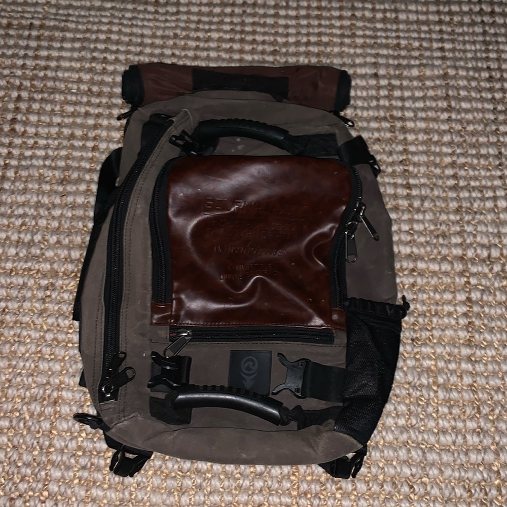 Sovrn Republic 25L convertible backpack and duffle